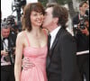 François Cluzet et sa femme Valérie Bonneton - Montée des marches du film "A l'origine", au 62e Festival du film de Cannes.