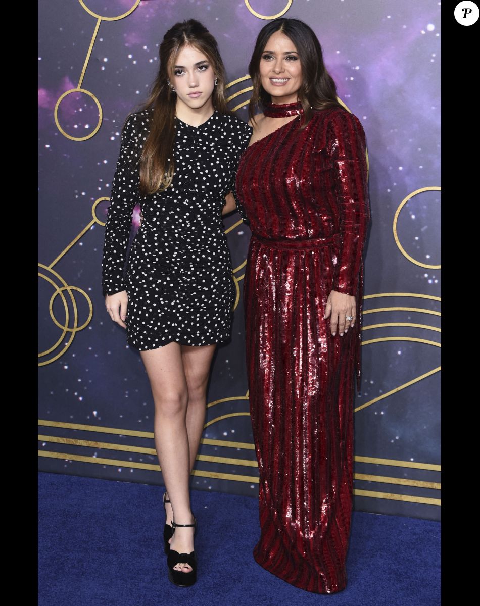 Salma Hayek et sa fille Valentina Paloma Pinault au photocall de la première du film Les Eternels (Eternals) au cinéma BFI Imax de Londres le 27 octobre 2021. © Future-Image via ZUMA Press / Bestimage