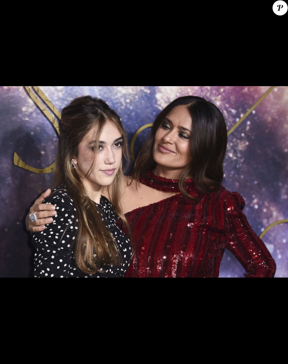 Salma Hayek et sa fille Valentina Paloma Pinault au photocall de la première du film Les Eternels (Eternals) au cinéma BFI Imax de Londres le 27 octobre 2021. © Future-Image via ZUMA Press / Bestimage