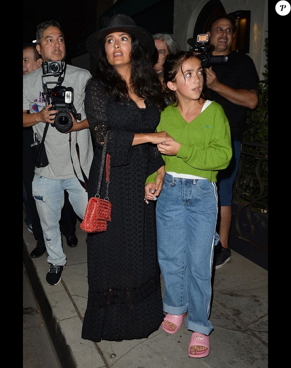 Salma Hayek est allée dîner avec sa fille Valentina Pinault et son mari François-Henri Pinault au restaurant Madeo à Beverly Hills, le 14 août 2018