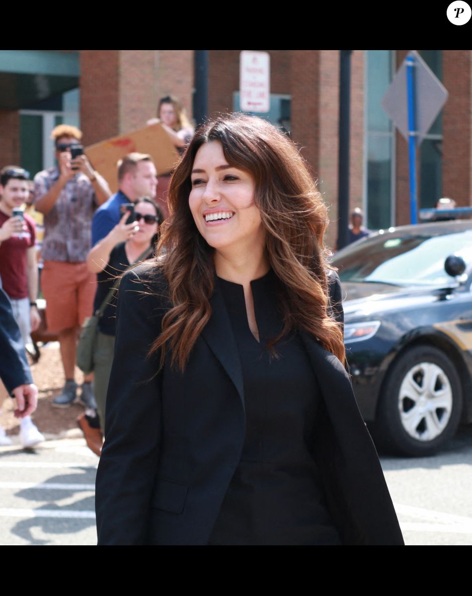 Les avocats de Johnny Depp, Camille Vasquez et Ben Chew, à la sortie du tribunal de Fairfax, après l'annonce du verdict du procès en diffamation contre Amber Heard. Le 1er juin 2022