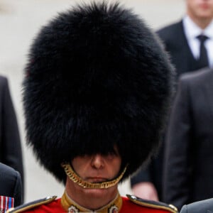 Le prince Harry, duc de Sussex, le prince Andrew, duc d'York - Arrivées au service funéraire à l'Abbaye de Westminster pour les funérailles d'Etat de la reine Elizabeth II d'Angleterre. Le 19 septembre 2022.