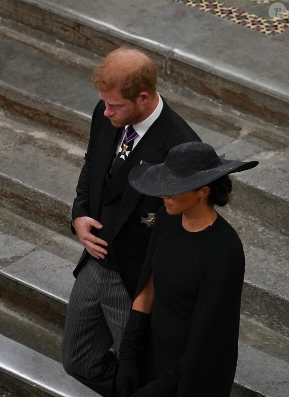 Le prince Harry, duc de Sussex et Meghan Markle, duchesse de Sussex - Service funéraire à l'Abbaye de Westminster pour les funérailles d'Etat de la reine Elizabeth II d'Angleterre. Londres, le 19 septembre 2022. © Gareth Fuller / Bestimage.