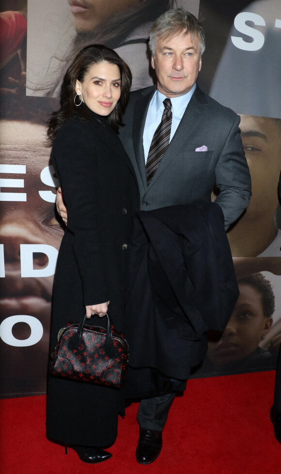 Hilaria Baldwin et son mari Alec Baldwin - Photocall de la première de West Side Story à Broadway, New York, le 20 février 2020.