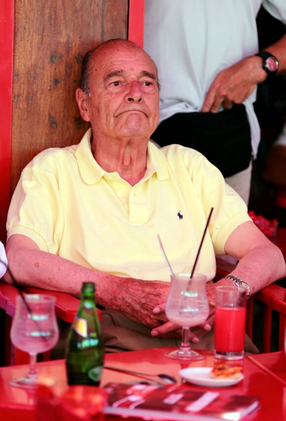 Jacques Chirac sur la terrasse du Sénéquier à Saint-Tropez le 10 août 2012. 