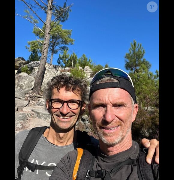 Denis Brogniart prend la pose avec son frère Gilles sur Instagram, la ressemblance est frappante.