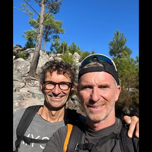 Denis Brogniart prend la pose avec son frère Gilles sur Instagram, la ressemblance est frappante.