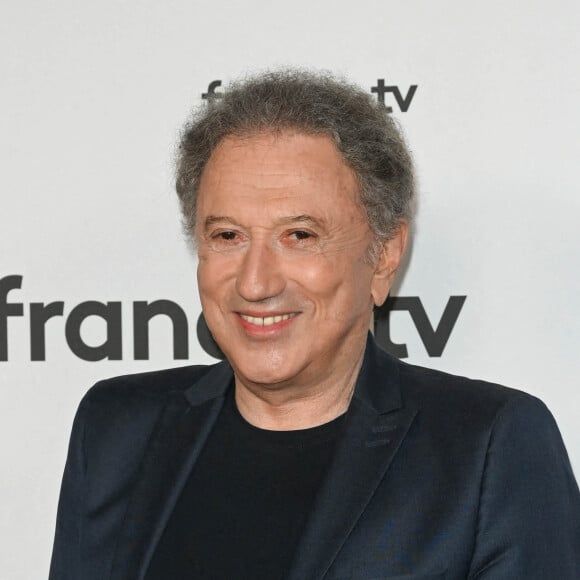 Michel Drucker au photocall pour la conférence de presse de rentrée de France TV à la Grande Halle de la Villette à Paris, France © Coadic Guirec/Bestimage