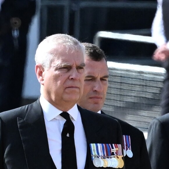 Le prince Andrew, duc d'York - Procession cérémonielle du cercueil de la reine Elisabeth II du palais de Buckingham à Westminster Hall à Londres. Le 14 septembre 2022 