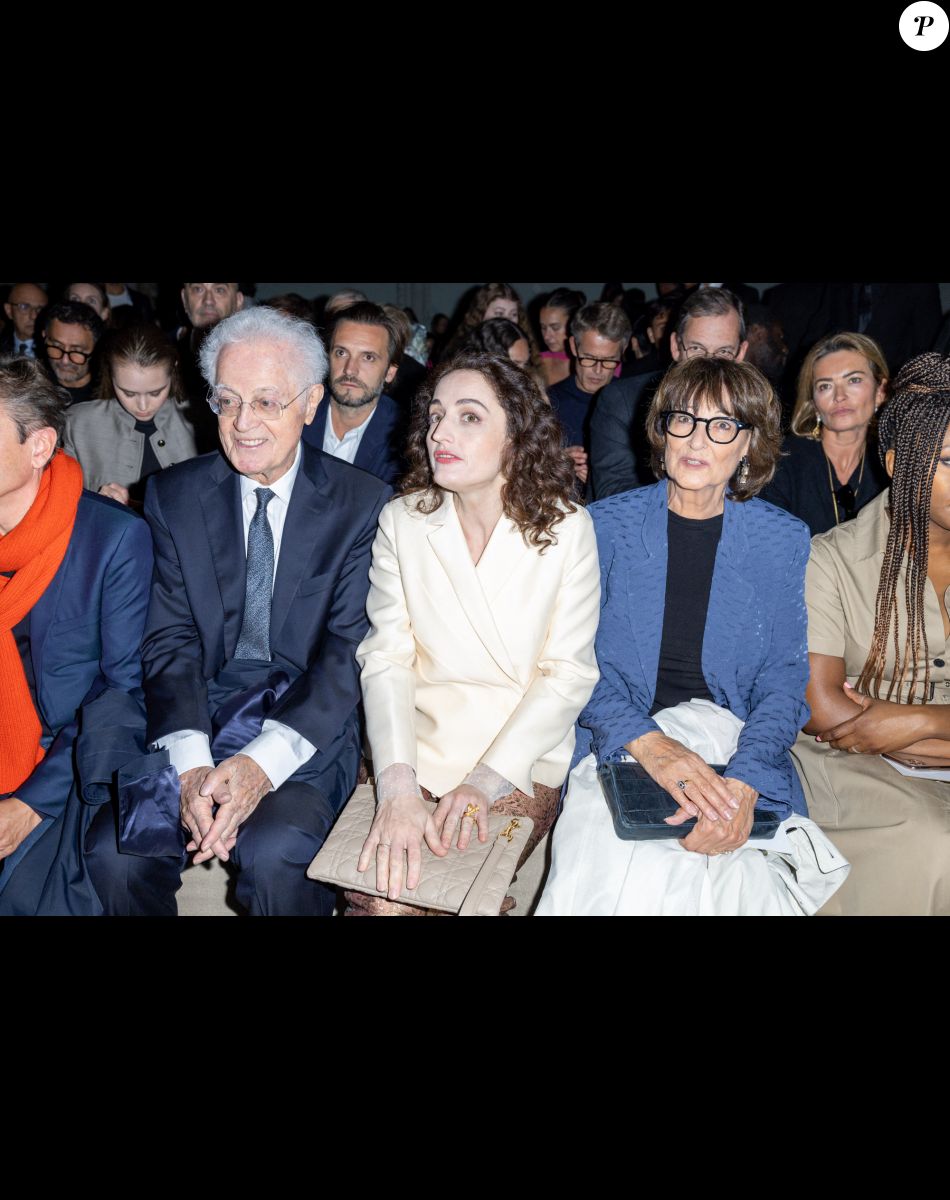 Lionel Jospin, sa fille Eva Jospin et sa femme Sylviane Agacinski - Font Row du défilé Dior Collection Femme Prêt-à-porter Printemps/Eté 2023 lors de la Fashion Week de Paris, France, le 27 septembre 2022. © Olivier Borde/Bestimage
