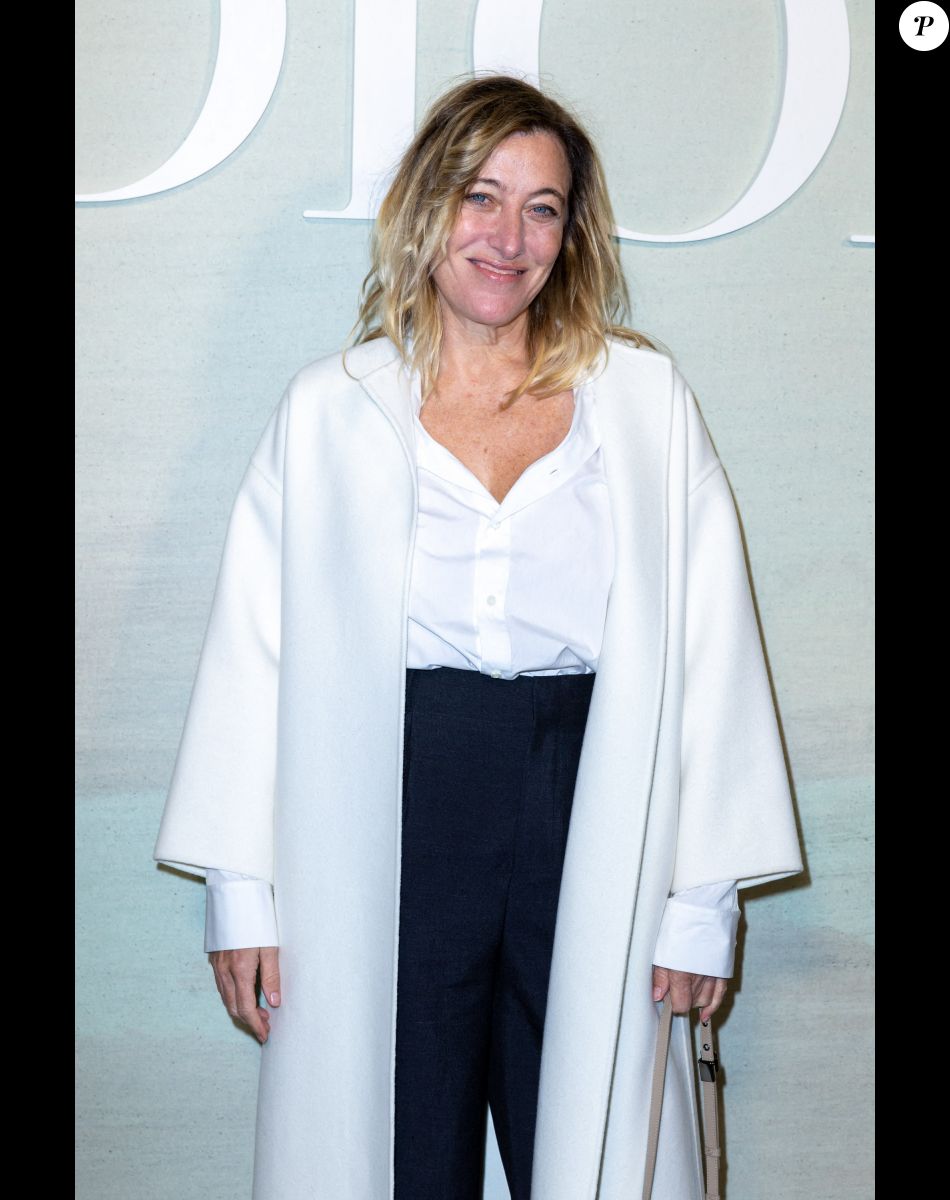 Valeria Bruni-Tedeschi - Photocall du défilé Dior Collection Femme Prêt-à-porter Printemps/Eté 2023 lors de la Fashion Week de Paris, France, le 27 septembre 2022. © Olivier Borde/Bestimage