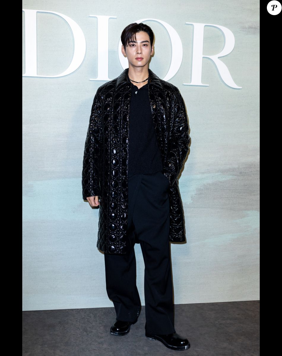 Le chanteur sud-coréen, Cha Eun-woo - Photocall du défilé Dior Collection Femme Prêt-à-porter Printemps/Eté 2023 lors de la Fashion Week de Paris, France, le 27 septembre 2022. © Olivier Borde/Bestimage