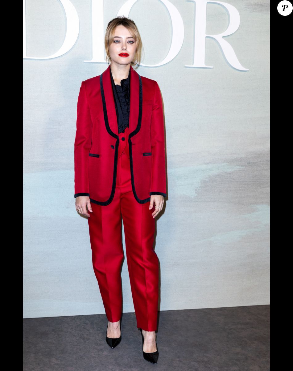 Katherine Langford - Photocall du défilé Dior Collection Femme Prêt-à-porter Printemps/Eté 2023 lors de la Fashion Week de Paris, France, le 27 septembre 2022. © Olivier Borde/Bestimage
