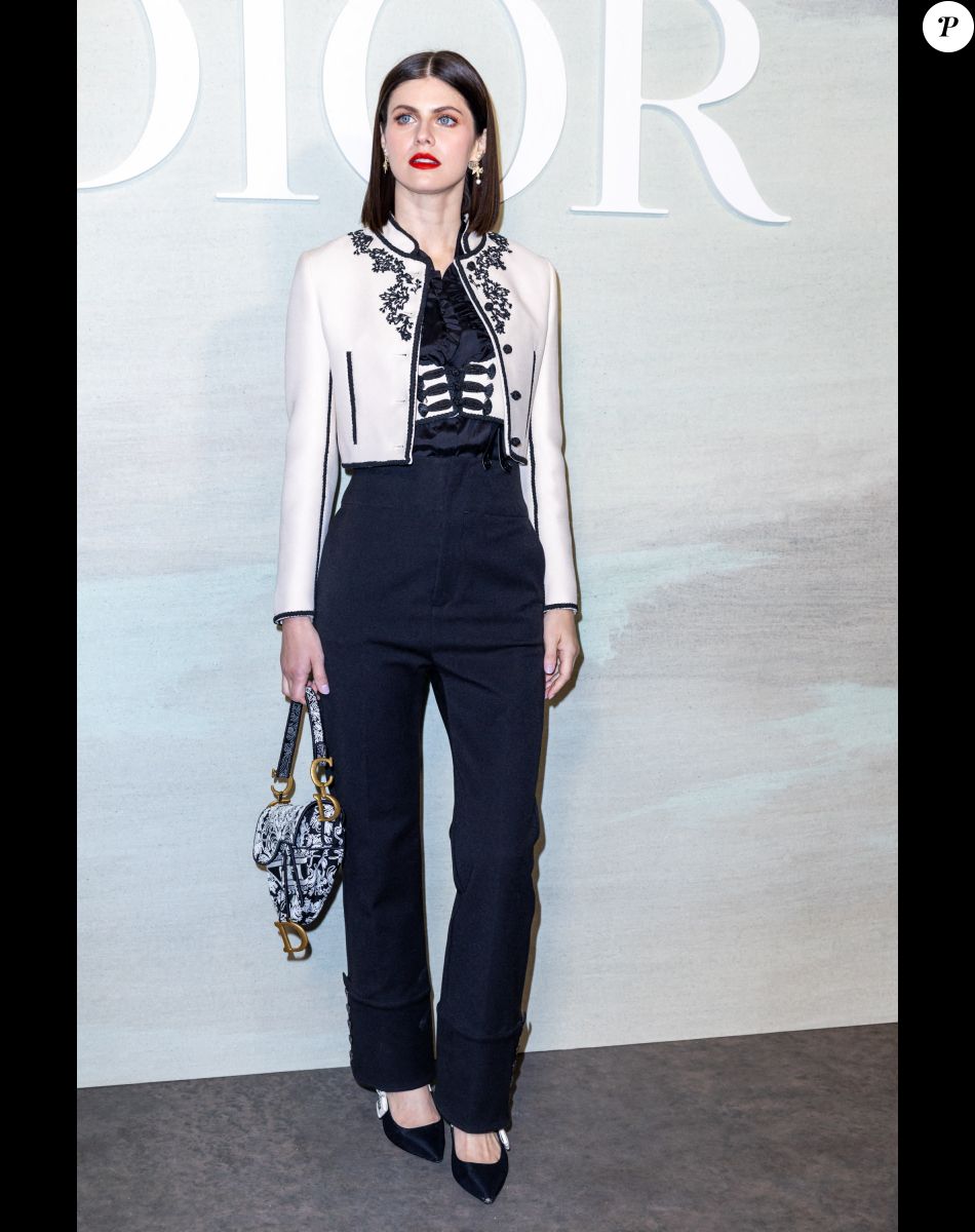 Alexandra Daddario - Photocall du défilé Dior Collection Femme Prêt-à-porter Printemps/Eté 2023 lors de la Fashion Week de Paris, France, le 27 septembre 2022. © Olivier Borde/Bestimage