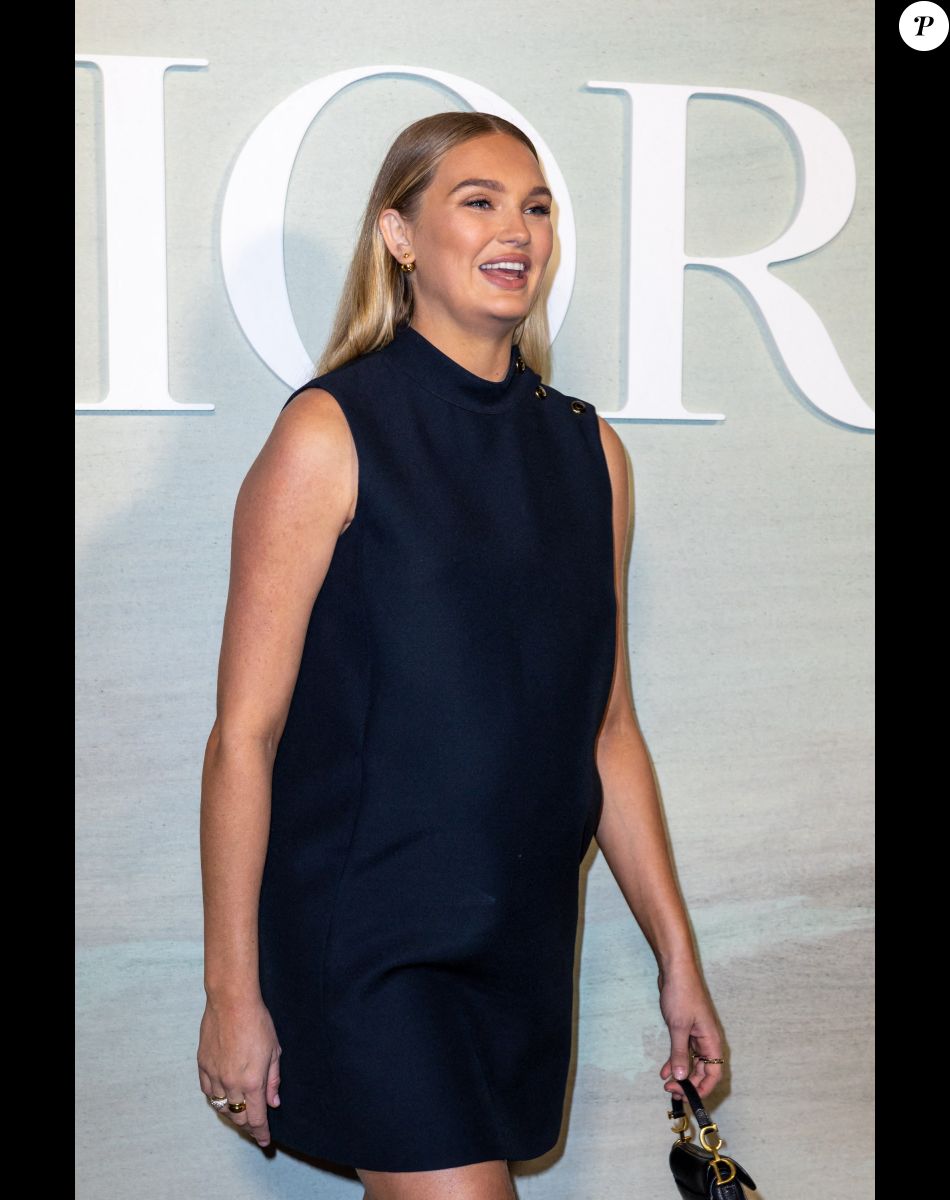 Romee Strijd (Enceinte) - Photocall du défilé Dior Collection Femme Prêt-à-porter Printemps/Eté 2023 lors de la Fashion Week de Paris, France, le 27 septembre 2022. © Olivier Borde/Bestimage