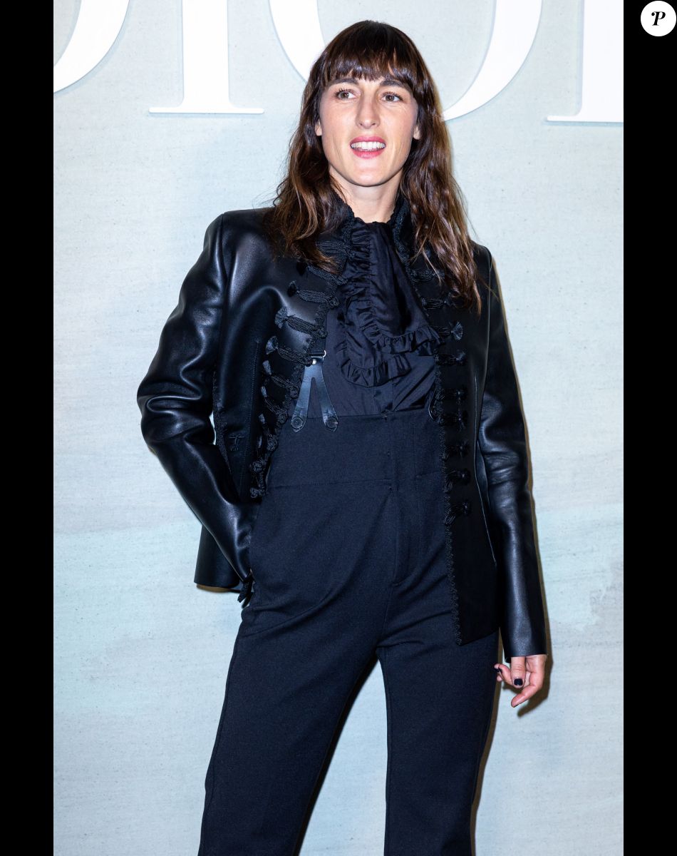 Juliette Armanet - Photocall du défilé Dior Collection Femme Prêt-à-porter Printemps/Eté 2023 lors de la Fashion Week de Paris, France, le 27 septembre 2022. © Olivier Borde/Bestimage