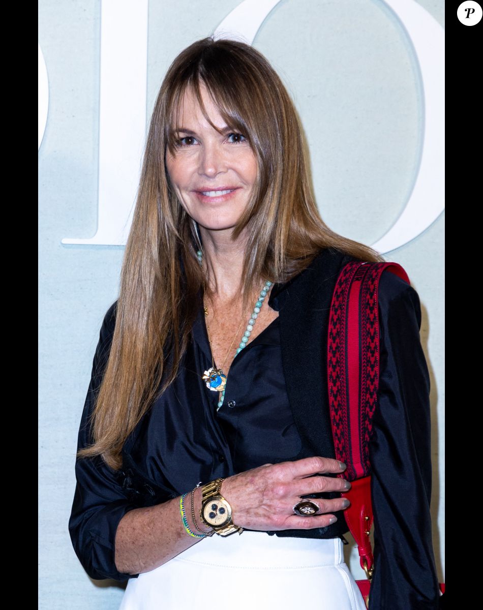 Elle Macpherson - Photocall du défilé Dior Collection Femme Prêt-à-porter Printemps/Eté 2023 lors de la Fashion Week de Paris, France, le 27 septembre 2022. © Olivier Borde/Bestimage
