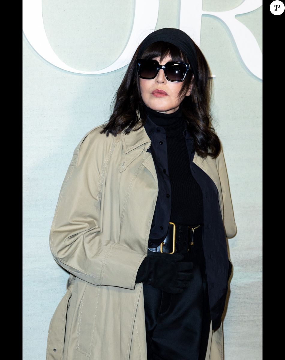 Isabelle Adjani - Photocall du défilé Dior Collection Femme Prêt-à-porter Printemps/Eté 2023 lors de la Fashion Week de Paris, France, le 27 septembre 2022. © Olivier Borde/Bestimage