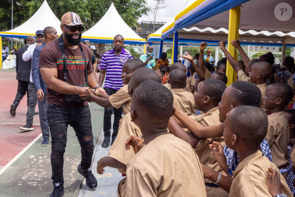 Kaaris - Visite du groupe scolaire d'excellence Children of Africa d'Abobo à Abidjan. Le 11 mars 2022. © Olivier Borde / Bestimage