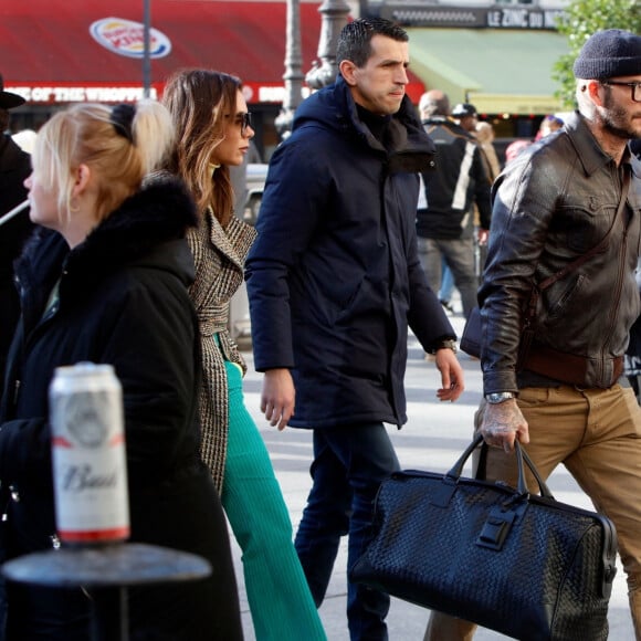 Victoria Beckham et son mari David ont quitté leur hôtel à Paris, pour se rendre à la Gare du Nord pour prendre l'Eurostar. Le 18 janvier 2020 