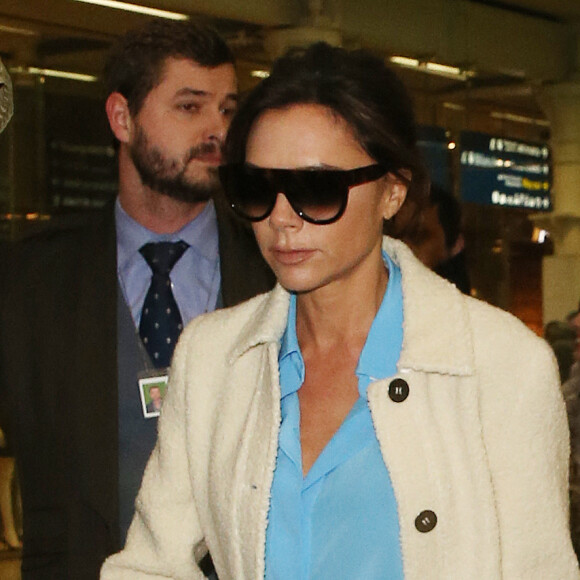 David et Victoria Beckham arrivent à Londres par l'Eurostar en provenance de Paris le 23 janvier 2017. 