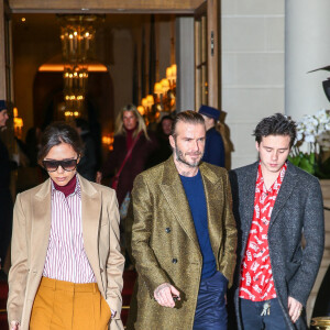 David Beckham, sa femme Victoria et leur fils Brooklyn - La famille Beckham sort de l'hôtel Ritz à Paris le 18 janvier 2018. 