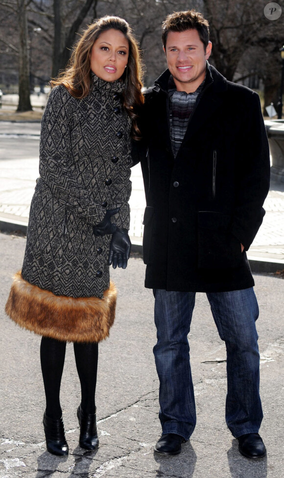 Nick Lachey et Vanessa Minnillo font la promotion de Share the Love with Nivea afin de célébrer une année 2010 pleine d'amour et de câlins à Central Park le 9 février 2010