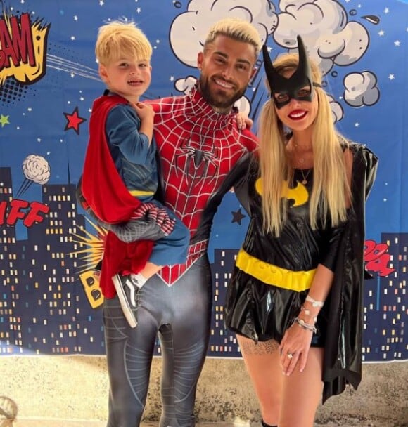 Jessica Thivenin, Thibault Garcia et leur fils Maylone déguisés en super-héros