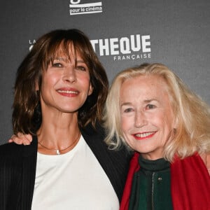 Sophie Marceau et Brigitte Fossey au photocall de l'avant-première du film "Une femme de notre temps" à la cinémathèque française à Paris, France, le 29 septembre 2022. © Coadic Guirec/Bestimage