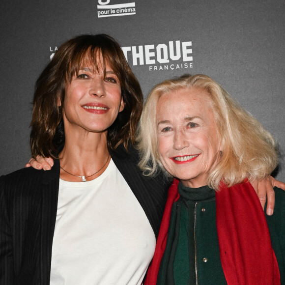 Sophie Marceau et Brigitte Fossey au photocall de l'avant-première du film "Une femme de notre temps" à la cinémathèque française à Paris, France, le 29 septembre 2022. © Coadic Guirec/Bestimage