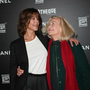 Sophie Marceau et Brigitte Fossey au photocall de l'avant-première du film "Une femme de notre temps" à la cinémathèque française à Paris, France, le 29 septembre 2022. © Coadic Guirec/Bestimage