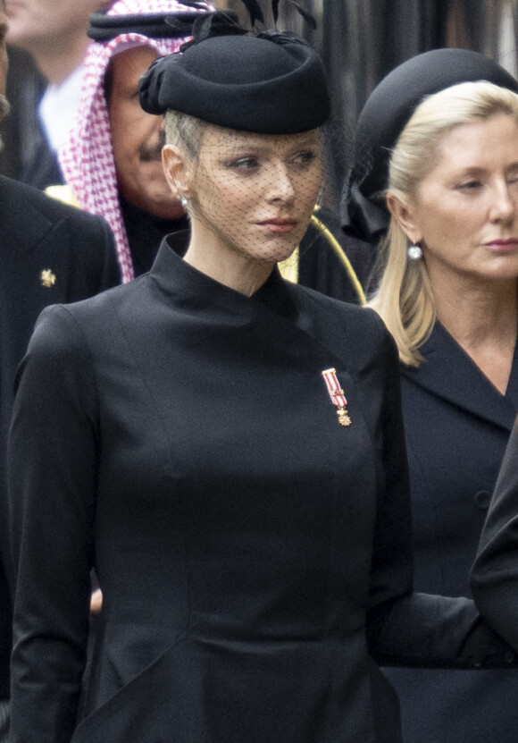La princesse Charlene de Monaco - Arrivées au service funéraire à l'Abbaye de Westminster pour les funérailles d'Etat de la reine Elizabeth II d'Angleterre. Londres.
