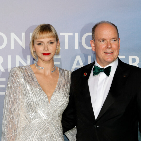 La princesse Charlene de Monaco et le prince Albert II de Monaco, toujours très glamour pour les grands événements, associant engagement et style !