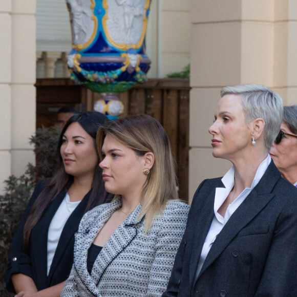 Louis Ducruet, Marie Ducruet, Camille Gottlieb, la princesse Charlène de Monaco et la princesse Caroline de Hanovre lors de la conférence de présentation des célébrations du centenaire de la naissance du Prince Rainier III de Monaco au Palais de Monaco, le 28 septembre 2022. La Princesse Stéphanie sera en charge, avec le Prince Albert II, des événements qui se dérouleront en 2023. De nombreuses personnalités monégasques font également partie du comité d'organisation. © Olivier Huitel/Pool Restreint Monaco/Bestimage 