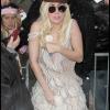 Lady Gaga arrive aux studios ABC à New York, quasi nue sous la neige, le 10 février 2010 !