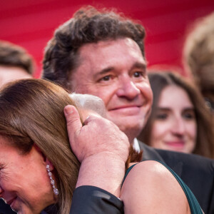 Carole Bouquet, son compagnon Philippe Sereys de Rothschild et Paul Rassam - Carole Bouquet très émue lors de la descente des marches du film "The Little Prince" (Le Petit Prince) lors du 68 ème Festival International du Film de Cannes à Cannes le 22 mai 2015, le film produit par son fils Dimitri Rassam. 