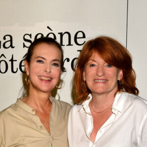 Muriel Mayette-Holtz et Carole Bouquet durant l'inauguration de l'une des nouvelles salles du Théâtre National de Nice, "La Cuisine", le 20 mai 2021, installée à l'ouest de la ville.