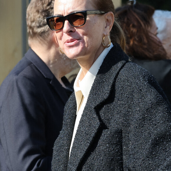 Carole Bouquet - Obsèques de la chanteuse Régine au Crematorium du cimetière du Père-Lachaise à Paris. Le 9 mai 2022 © Jacovides-Moreau / Bestimage 