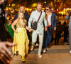Harper, David, et Cruz Beckham avec sa compagne Tana Holding - La famille Beckham quitte l'hôtel La Réserve pour l'after party du défilé Victoria Beckham lors de la Fashion Week de Paris (PFW), France, le 30 septembre 2022. 