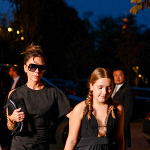 La famille Beckham arrive à l'hôtel "La Réserve" après le défilé "Victoria Beckham" lors de la Fashion Week à Paris, le 30 septembre 2022. David et Victoria Beckham étaient entourés de leurs enfants, Harper, Romeo et Cruz. Ce dernier est apparu avec sa compagne, Tana Holding. © Tiziano Da Silva / Pierre Perusseau / Bestimage 