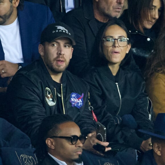 Agathe Auproux et un ami - People au match de football en ligue 1 Uber Eats : PSG vs Nice (2-1) au Parc des Princes à Paris le 1er octobre 2022.