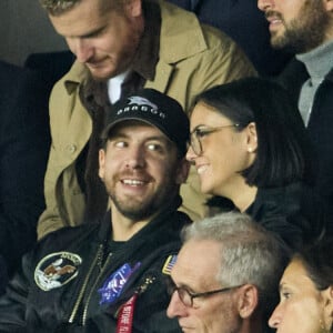 Agathe Auproux et un ami - People au match de football en ligue 1 Uber Eats : PSG vs Nice (2-1) au Parc des Princes à Paris le 1er octobre 2022.