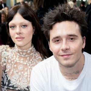 Brooklyn Beckham et sa femme Nicola Peltz - Front Row du défilé Valentino Collection Femme Prêt-à-porter Printemps/Eté 2023 lors de la Fashion Week de Paris (PFW), France, le 2 octobre 2022.