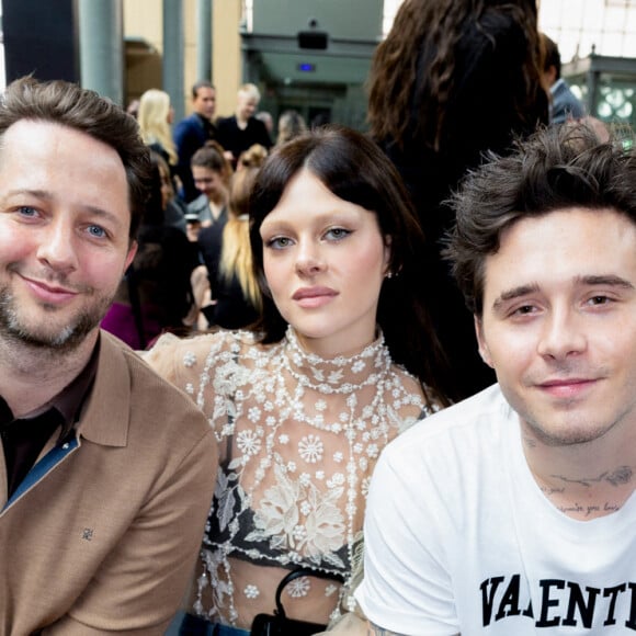 Brooklyn Beckham et sa femme Nicola Peltz - Front Row du défilé Valentino Collection Femme Prêt-à-porter Printemps/Eté 2023 lors de la Fashion Week de Paris (PFW), France, le 2 octobre 2022.