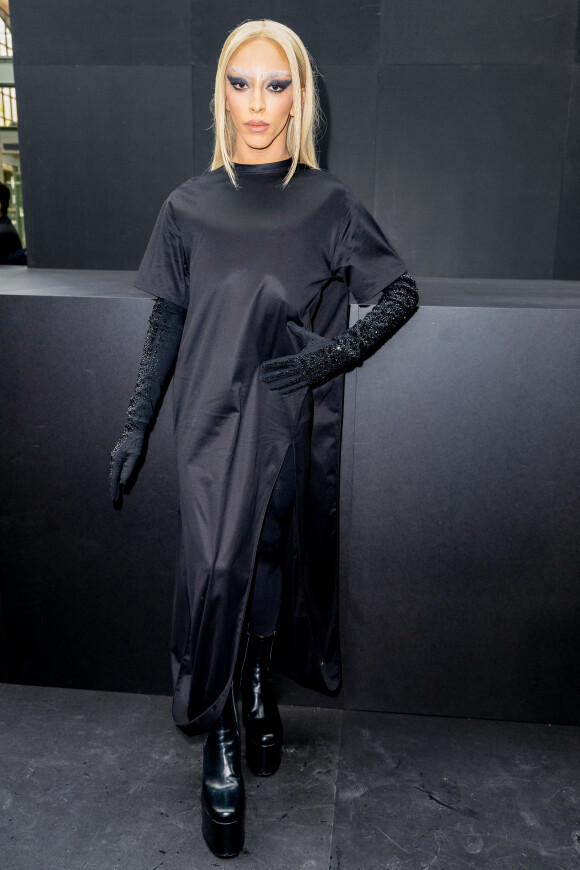 Bilal Hassani - Photocall du défilé Valentino Collection Femme Prêt-à-porter Printemps/Eté 2023 lors de la Fashion Week de Paris (PFW), France, le 2 octobre 2022.