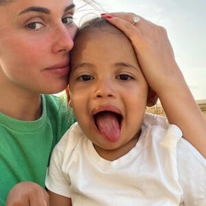 Coralie Porrovecchio, ex-candidate de télé-réalité en couple avec le footballeur Boubacar Kamara et maman de deux adorables petits garçons.