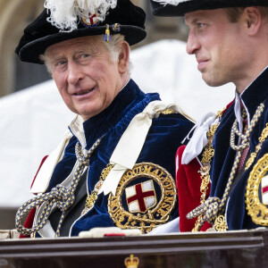 Le prince Charles, prince de Galles, le prince William, duc de Cambridge, lors de la cérémonie de l'ordre de la Jarretière à la chapelle Saint-Georges du château de Windsor. Cette année pour la première fois Camilla Parker Bowles, duchesse de Cornouailles, a été investie comme nouveau chevalier de l'ordre de la Jarretière par la reine et a pu participer à la procession au côté du prince Charles. Londres, la 13 juin 2022. 