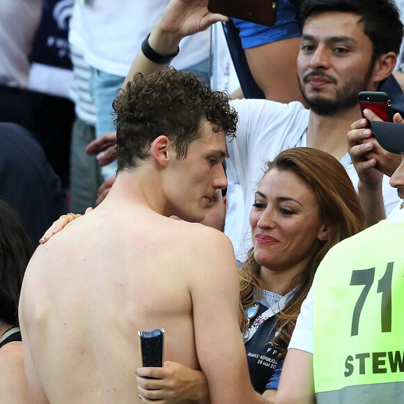 L'ex-Miss France Rachel Legrain-Trapani félicite son ex-compagnon Benjamin Pavard après la victoire de la France face à l'Argentine lors des 8ème de finale de la Coupe du monde à Kazan en Russie le 30 juin 2018. © Cyril Moreau/Bestimage 