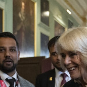 Le roi Charles III d'Angleterre et Camilla Parker Bowles, reine consort d'Angleterre, organisent une réception pour célébrer les communautés sud-asiatiques britanniques, au palais de Holyroodhouse à Édimbourg (Ecosse), le 3 octobre 2022.