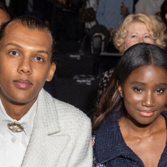 Le chanteur Stromae (Paul van Haver) et Karidja Touré - Front Row au défilé Chanel Collection Femme Prêt-à-porter Printemps/Eté 2023 lors de la Fashion Week de Paris (PFW), France, le 4 octobre 2022. © Olivier Borde/Bestimage 